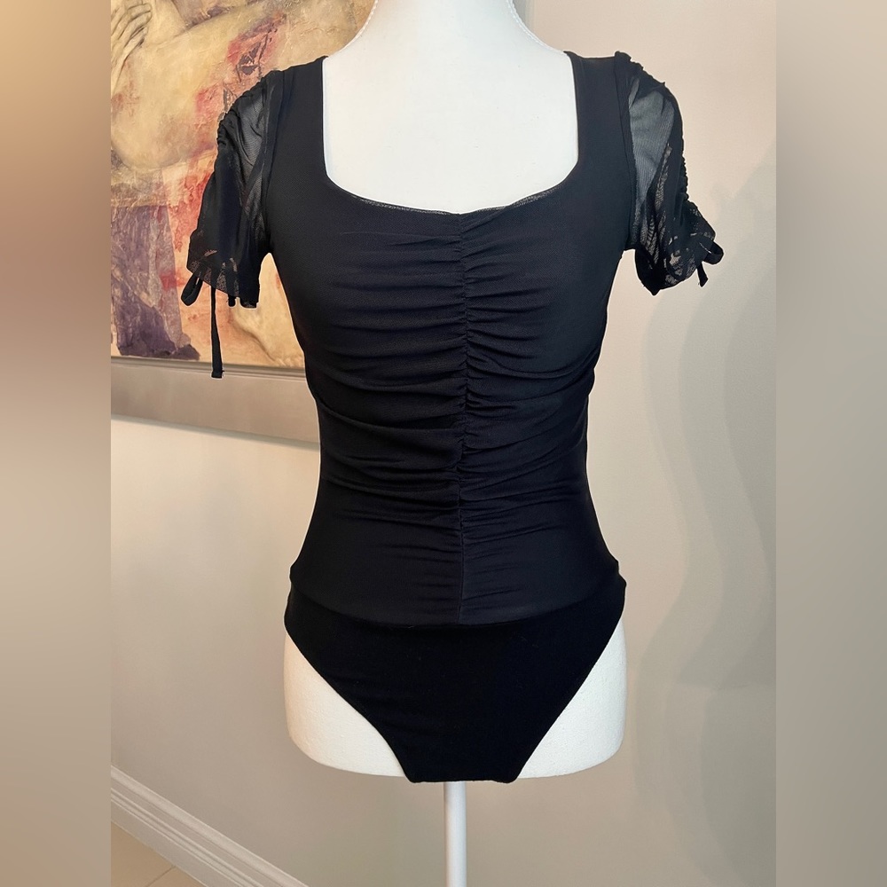 Mannequin size:
      Bust  : 32.5 
      Waist : 25.2
      Hip    : 34.5